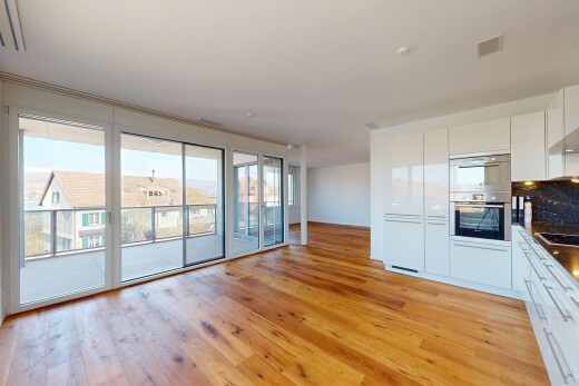 küche mit doppel backofen, küchenrückwand beim herd, weiße schränke, und holzfußboden