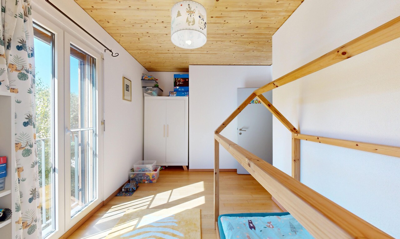 couloir avec drywall, cloison sèche, wood ceiling, plafond en bois, et inside property