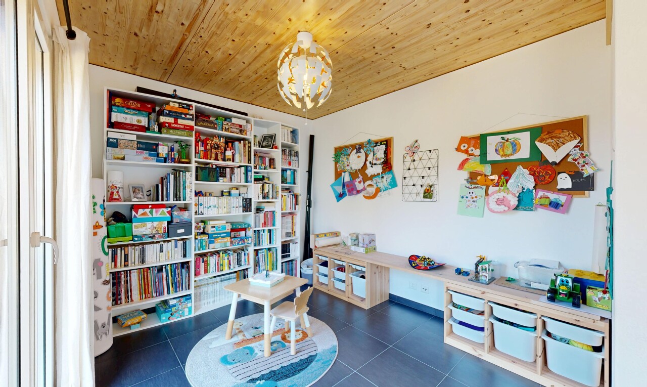 espace intérieur avec wood ceiling, plafond en bois, drywall, cloison sèche, et high end ceiling