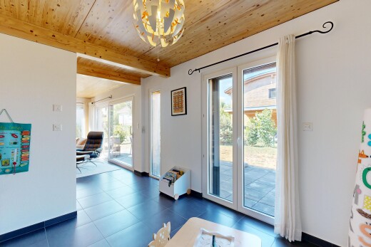 leerer raum mit high end ceiling, drywall, gipskartonwand, wood ceiling, und holzdecke