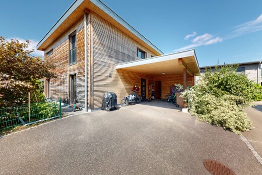 außenansicht mit horizontale verkleidung, carport angeschlossen, day time, auffahrt, und property visible