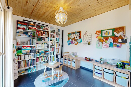 innenraum mit wood ceiling, holzdecke, drywall, gipskartonwand, und high end ceiling