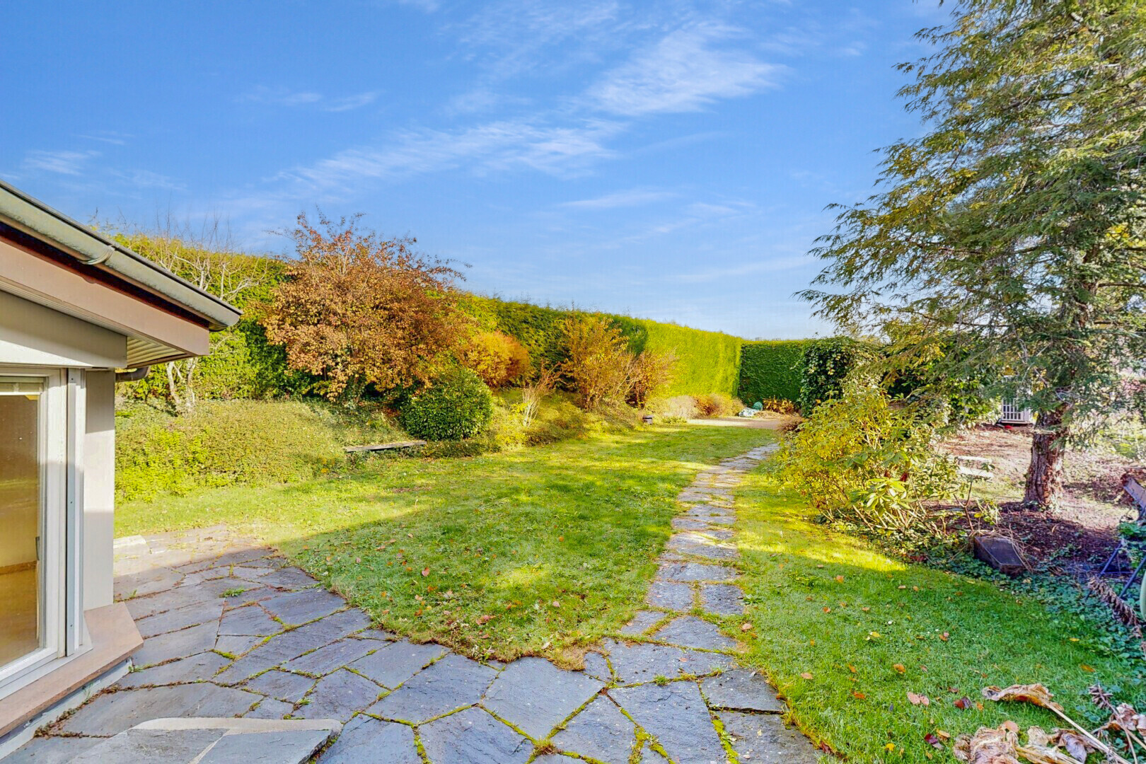 garten mit rasen, from property, day time, und terrasse