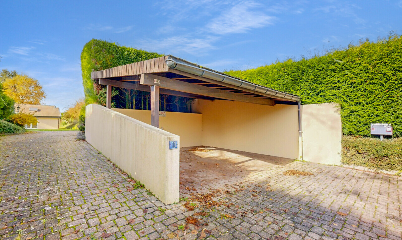 außenansicht mit property visible, stuckverkleidung, und day time