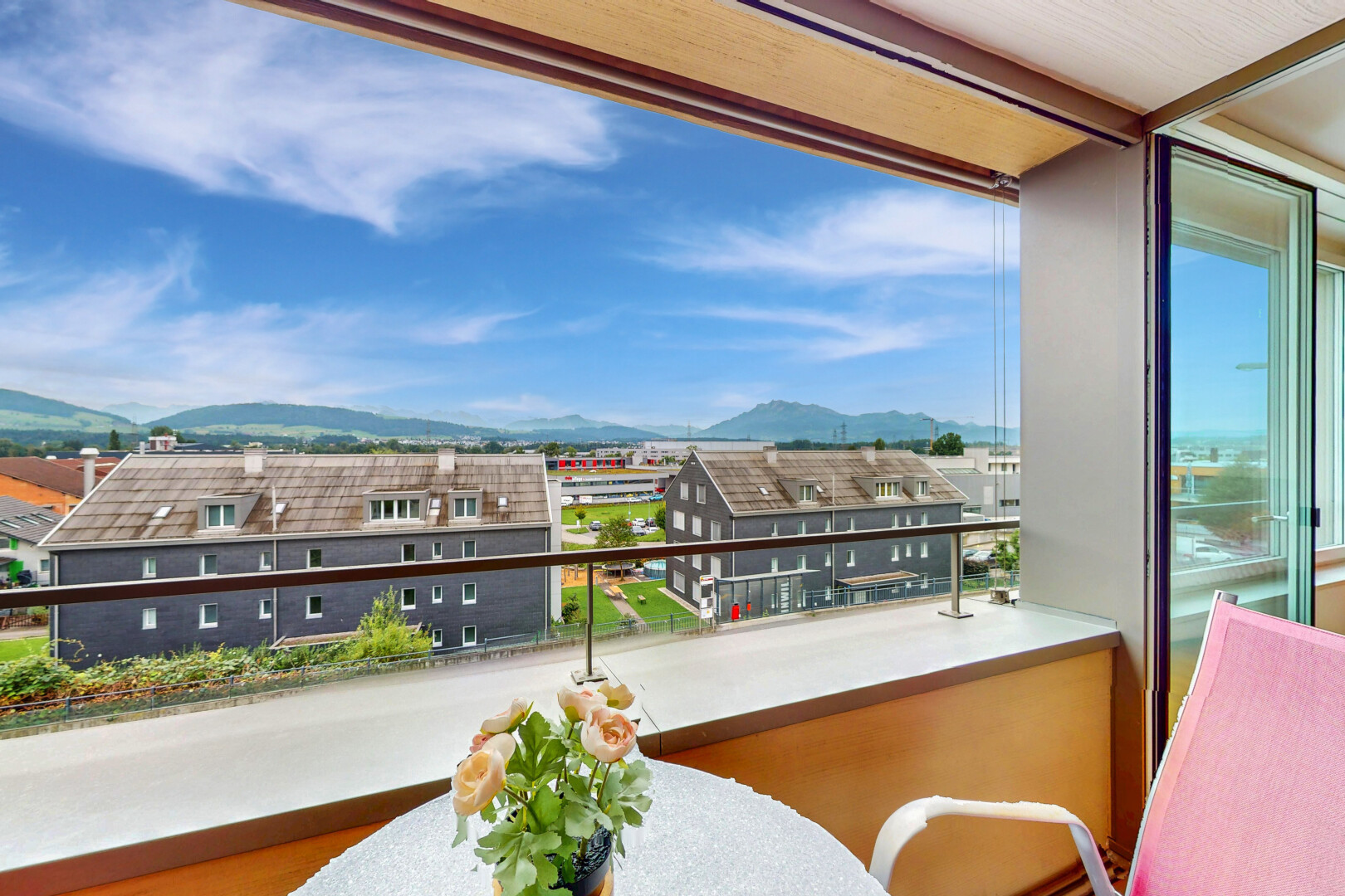 balcon avec mountain view, vue sur la montagne, balcon, day time, et from property