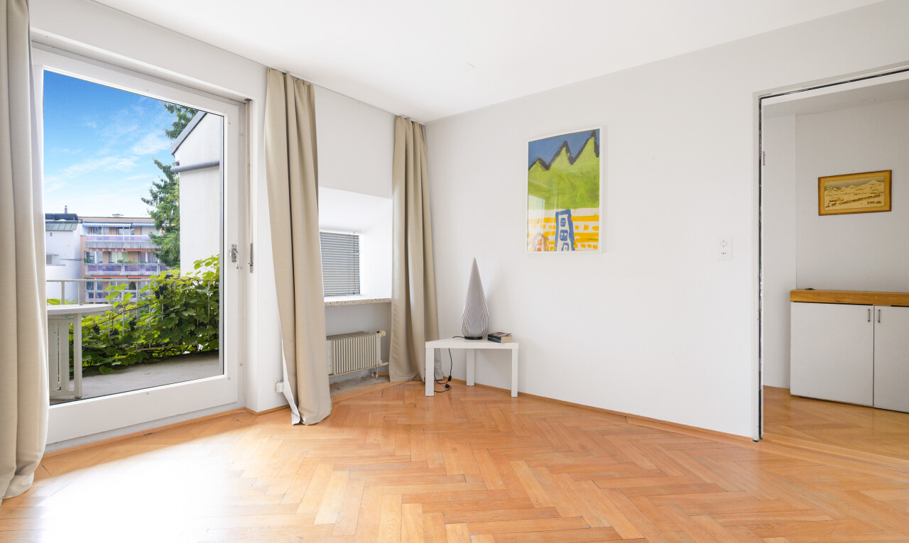 spare room with radiator heating unit