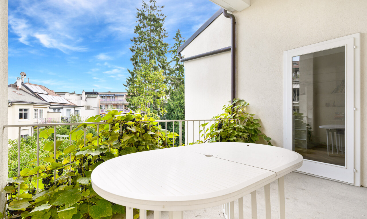 patio / terrace featuring a balcony