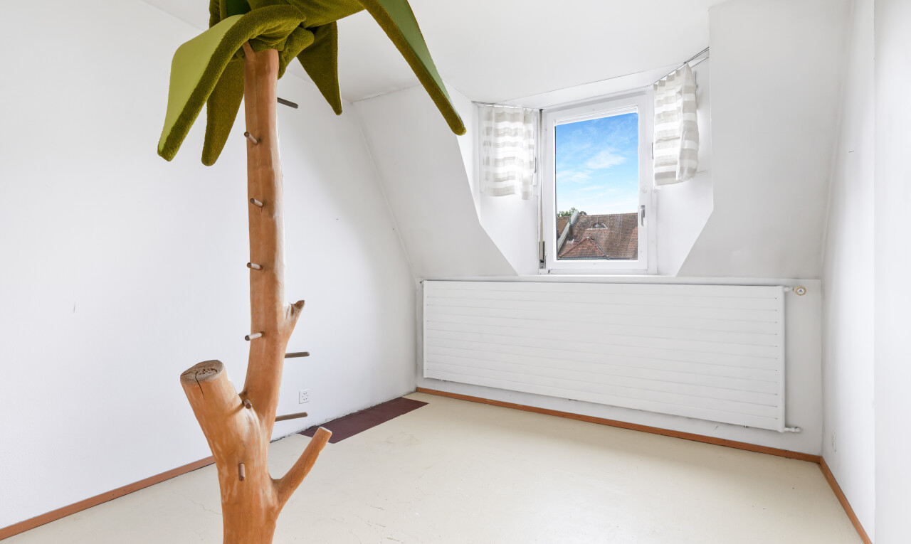 spare room featuring radiator heating unit