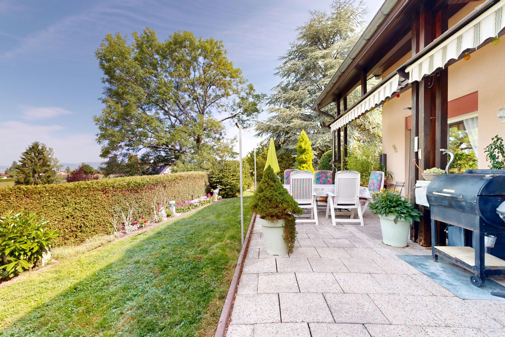terrasse avec gril, from property, pelouse, day time, et terrasse