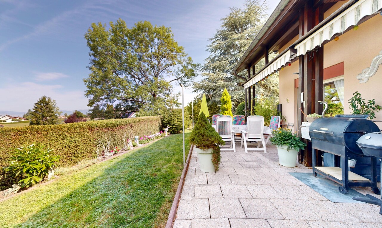 terrasse avec gril, from property, pelouse, day time, et terrasse