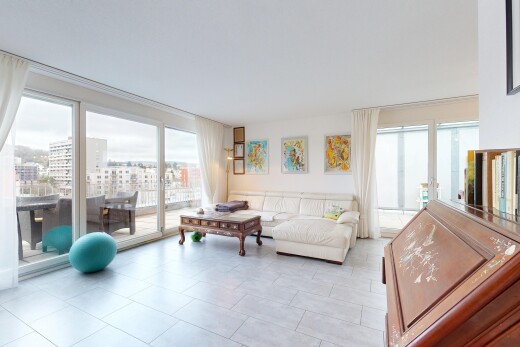 wohnzimmer mit inside property, natürliches licht, natural light, gipskartonwand, und drywall