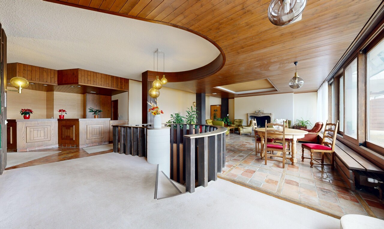salle à manger avec inside property, plafond en bois, wood ceiling, cloison sèche, et drywall