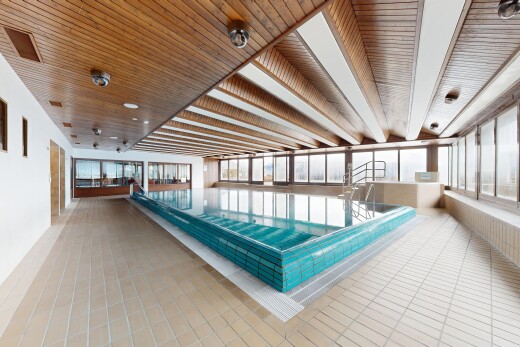 piscine avec inside community et rampe