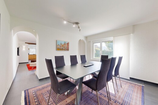 salle à manger avec natural light, lumière naturelle, inside property, passages en arc, et baseboards wall