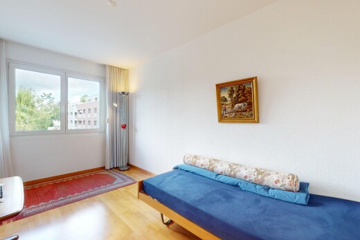 wohnzimmer mit natural light, natürliches licht, wood finish floor, holzfußboden, und inside property