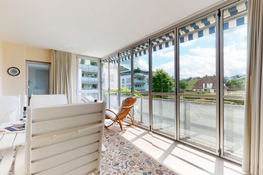 zimmer / schlafzimmer mit natural light, natürliches licht, inside property, außenzugang, und day time