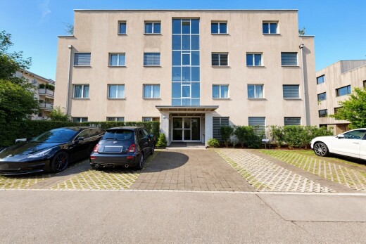 außenansicht mit property visible, day time, parkplatz, blick auf wohnanlage, und apartment complex view
