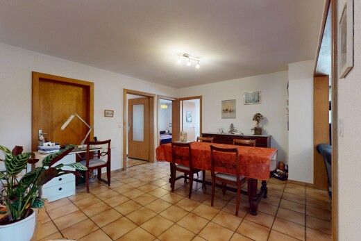 salle à manger avec sol en carrelage et cloison sèche