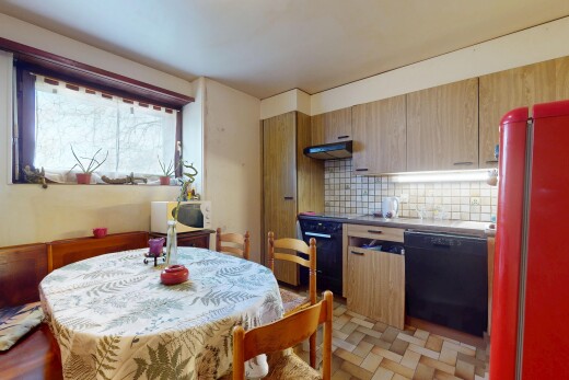 salle à manger avec lumière naturelle