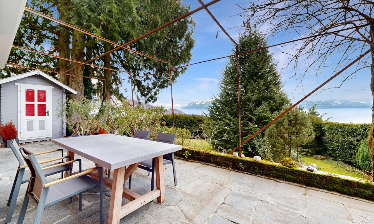 Character house with panoramic views of Lake Geneva and the Alps