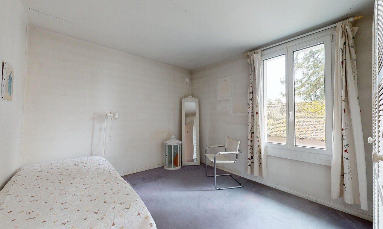 chambre avec lumière naturelle, natural light, inside property, moquette, et carpet