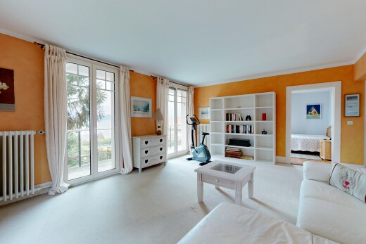 wohnzimmer mit kühler, inside property, gipskartonwand, drywall, und teppich