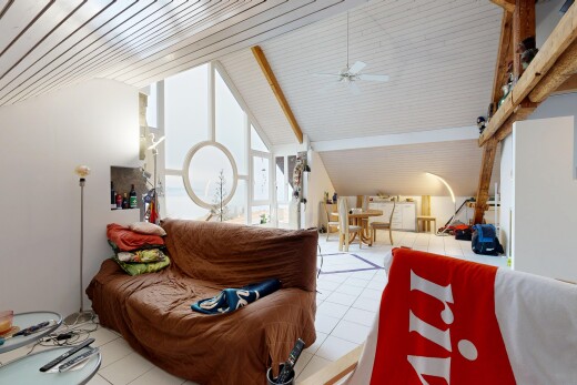 wohnzimmer mit natural light, natürliches licht, beamed ceiling, balkendecke, und inside property