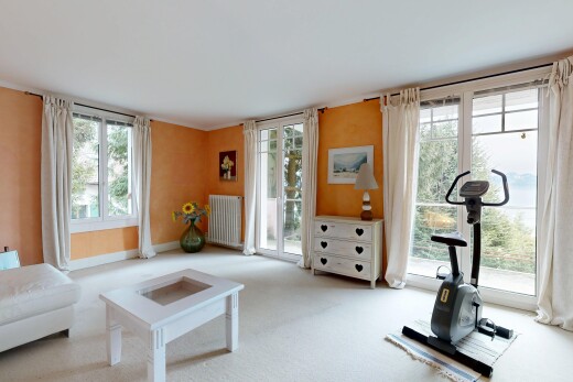 fitnessstudio mit gipskartonwand, drywall, kühler, inside property, und natürliches licht