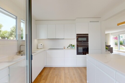 küche mit natürliches licht, natural light, holzfußboden, wood finish floor, und inside property