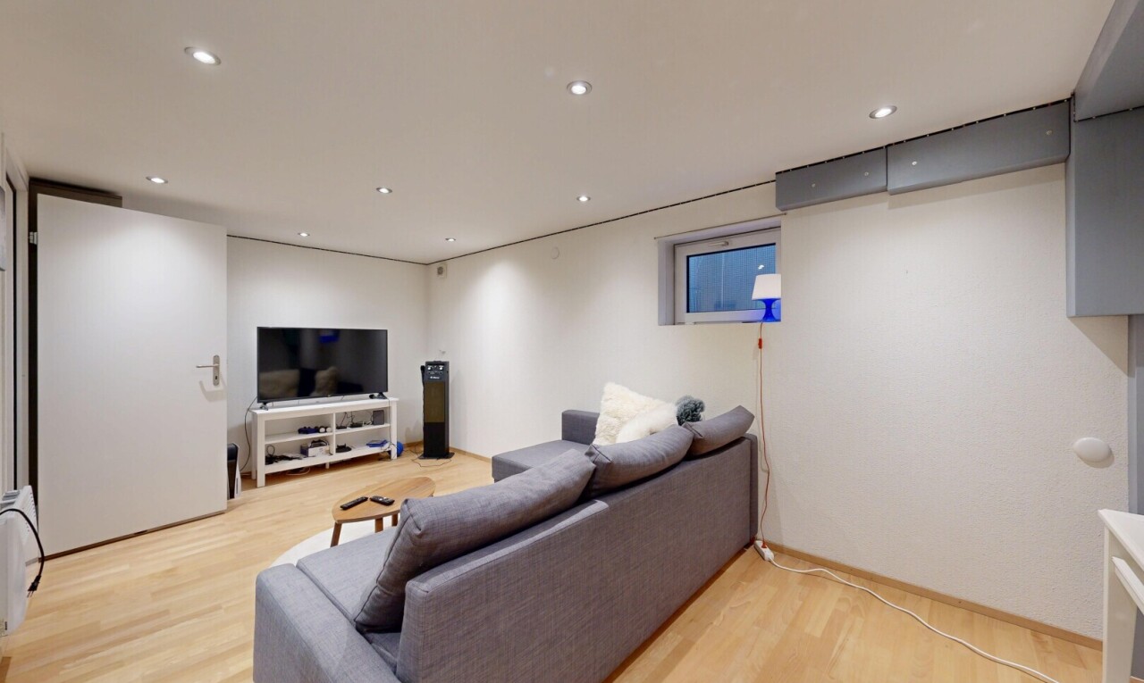 living area with light wood finished floors and recessed lighting