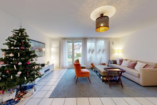 wohnzimmer mit gipskartonwand, drywall, natürliches licht, natural light, und inside property