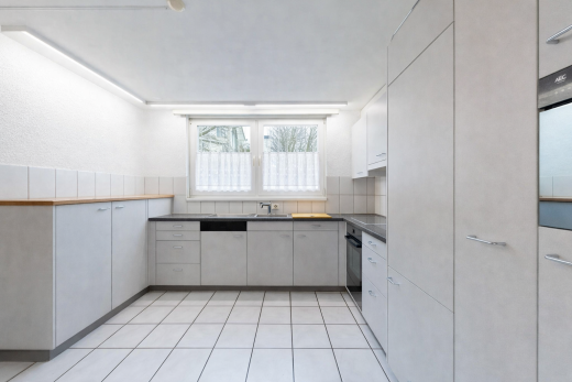 küche mit arbeitsplatten, natürliches licht, natural light, inside property, und geschirrspülmaschine