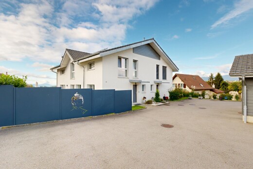 façade avec day time, bardage en stuc, property visible, et clôture