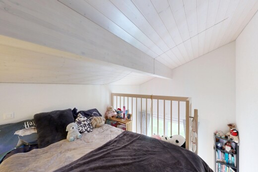 chambre avec inside property, drywall, natural light, cloison sèche, et lumière naturelle