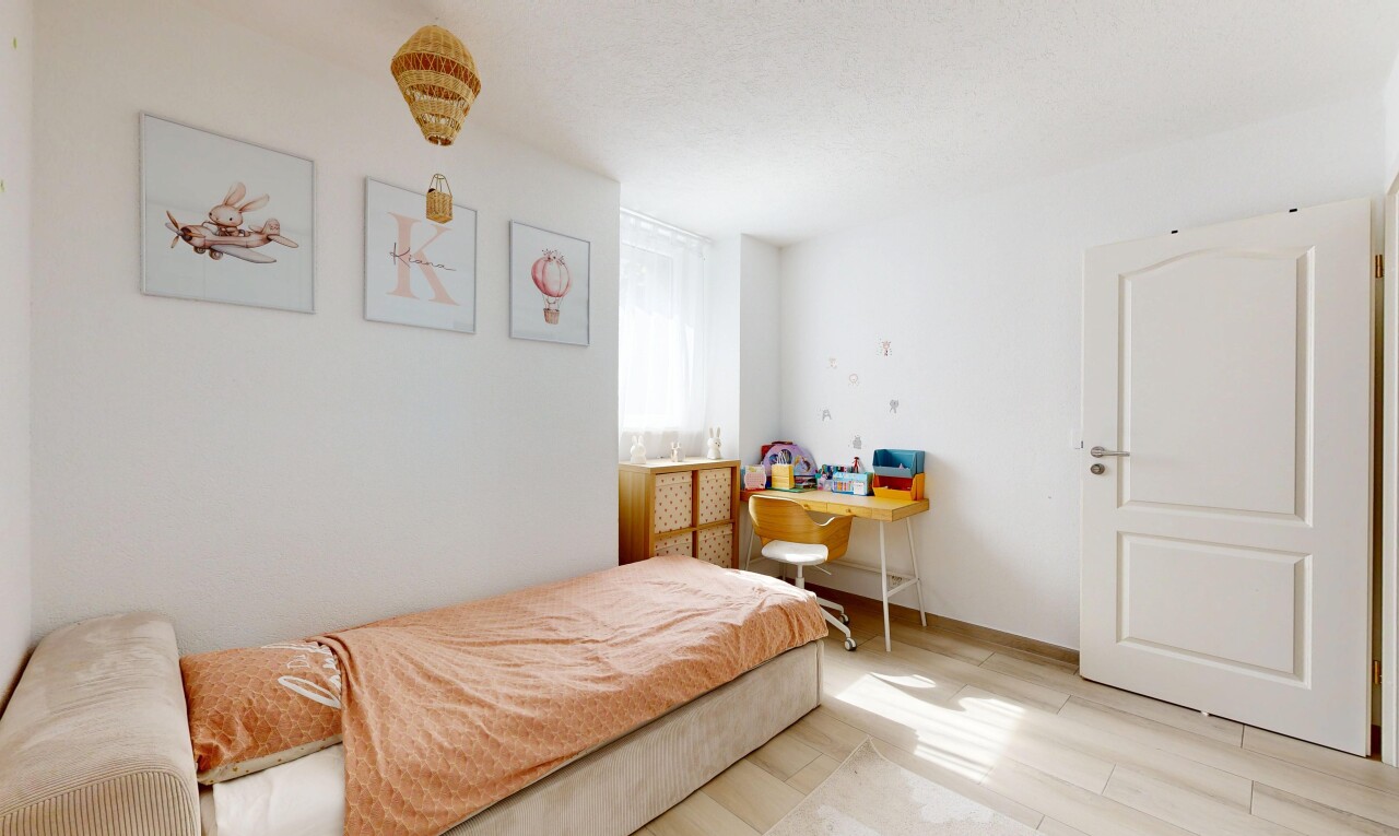 chambre avec lumière naturelle, natural light, cloison sèche, drywall, et inside property