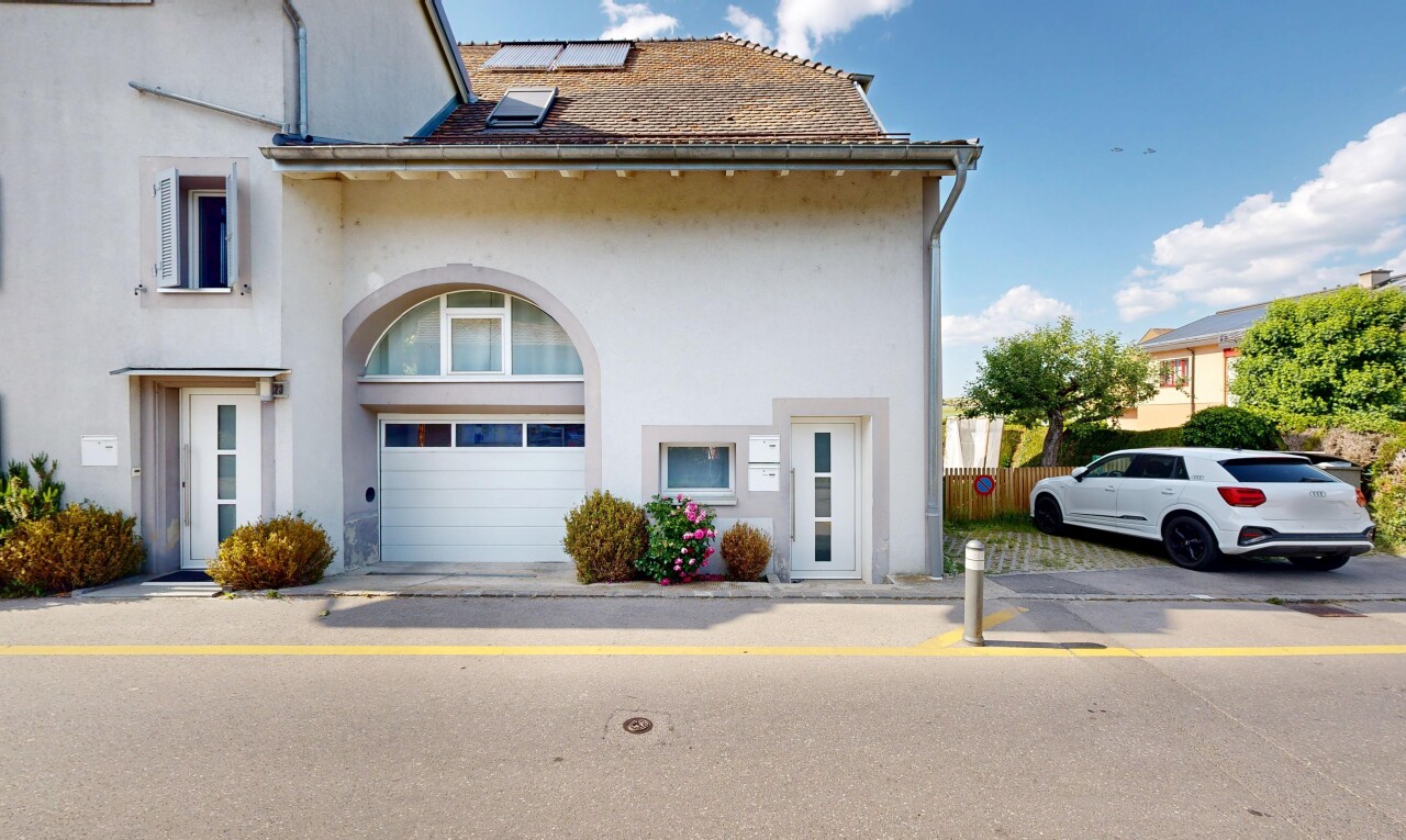 façade avec day time, bardage en stuc, property visible, et clôture