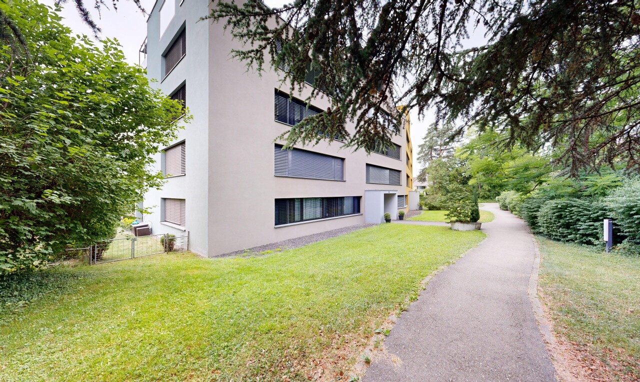 außenansicht mit apartment complex view, blick auf wohnanlage, from community, und overcast