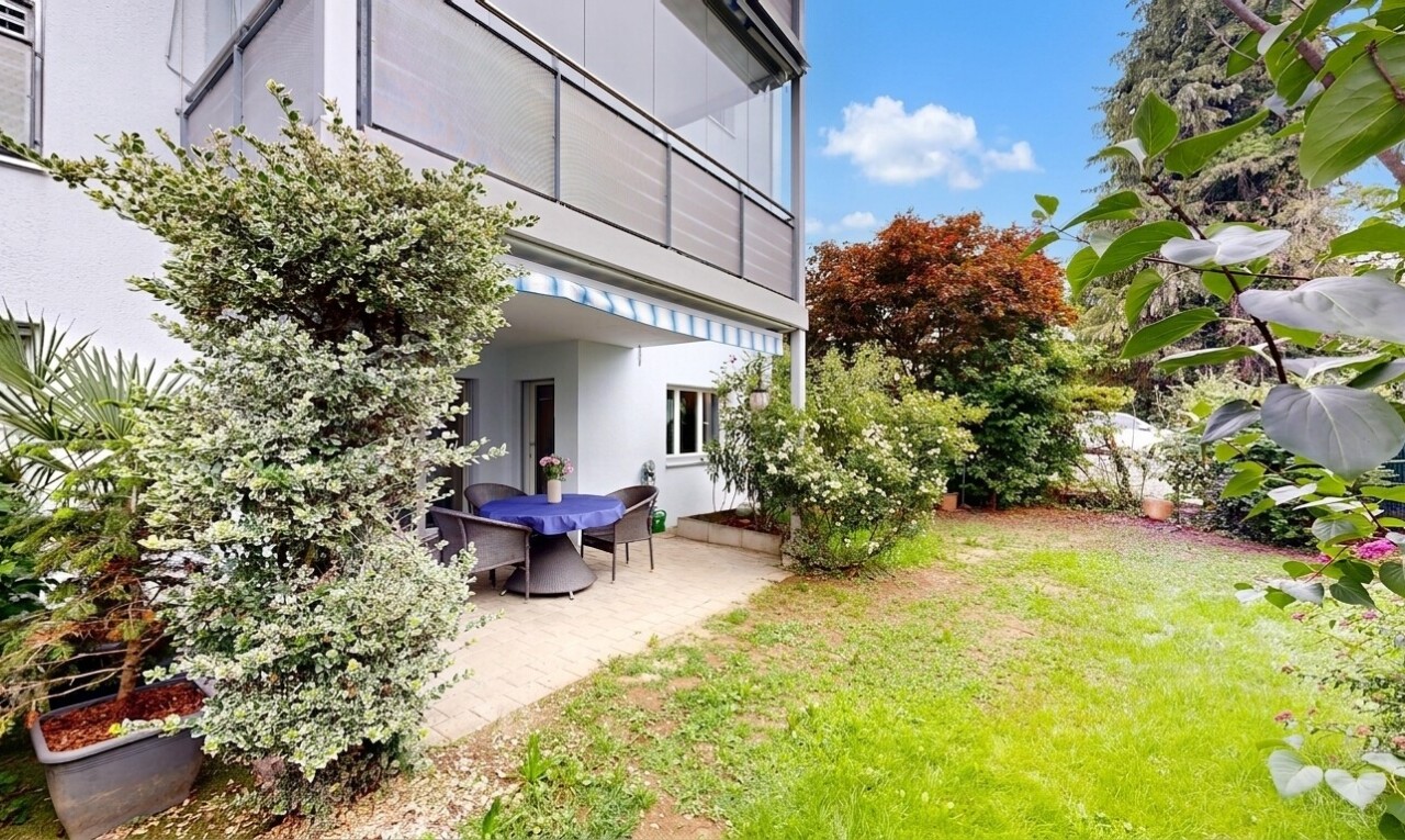 garten mit terrasse, markise, rasen, essbereich im freien, und day time