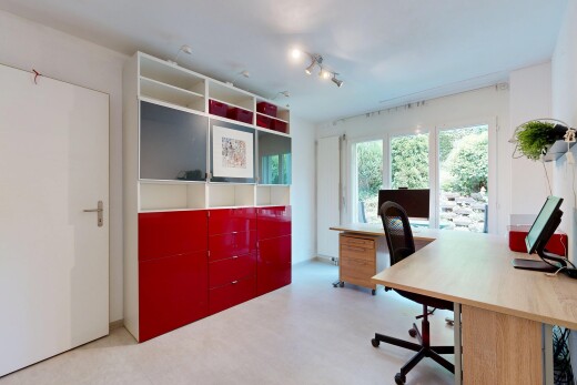 bureau avec cloison sèche, drywall, inside property, espace bureau, et light floor