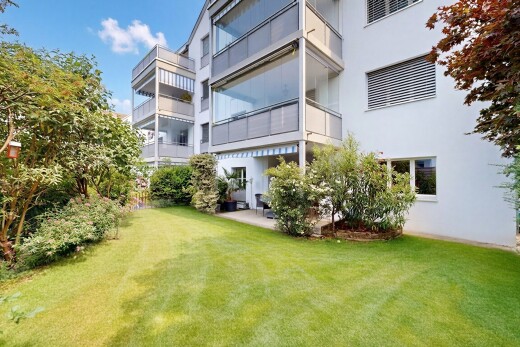 jardin avec apartment complex view, pelouse, day time, from community, et terrasse