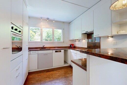 küche mit dark countertops, ofen, white cabinets, weiße schränke, und geschirrspülmaschine