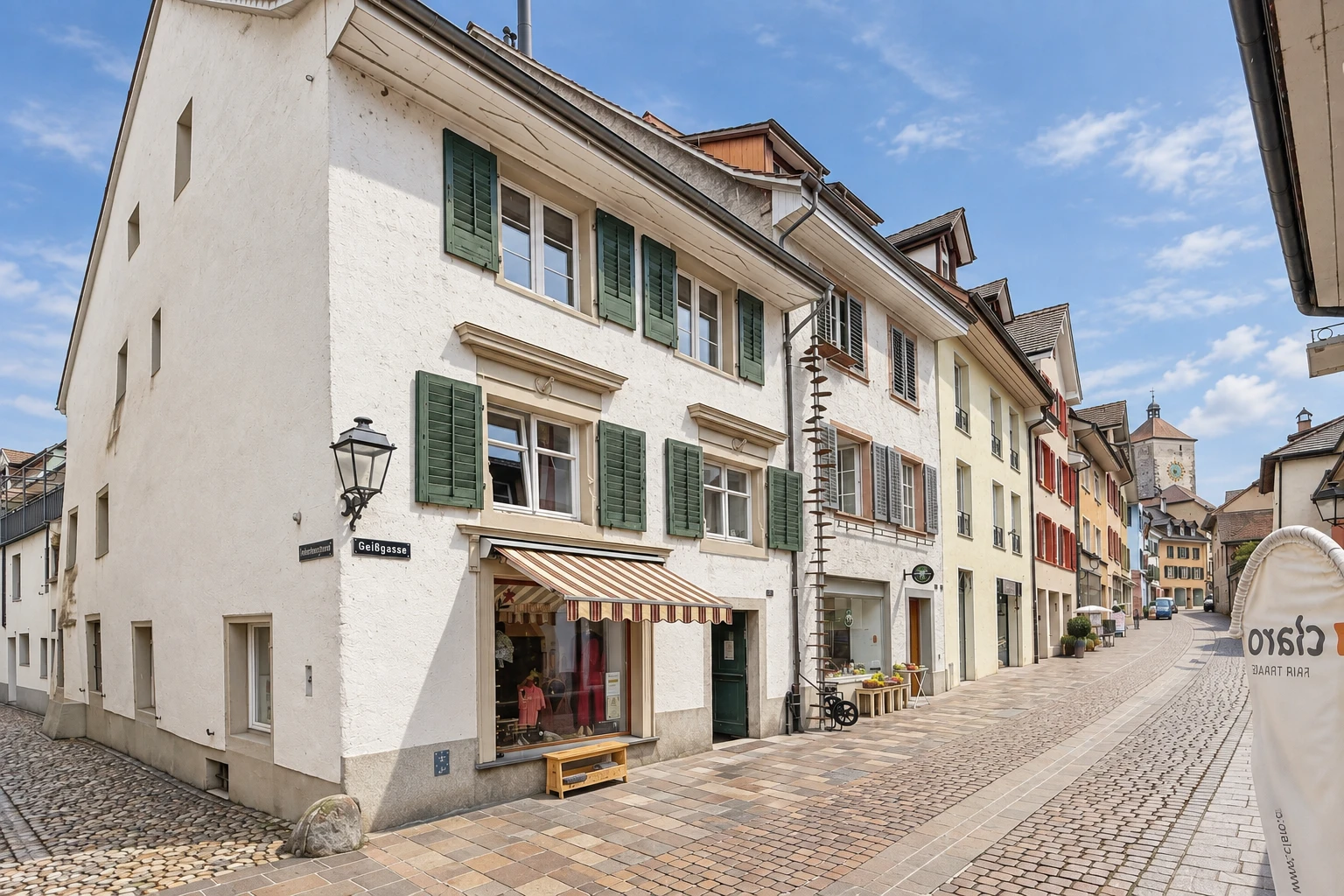 extérieur du bâtiment avec auvent et day time
