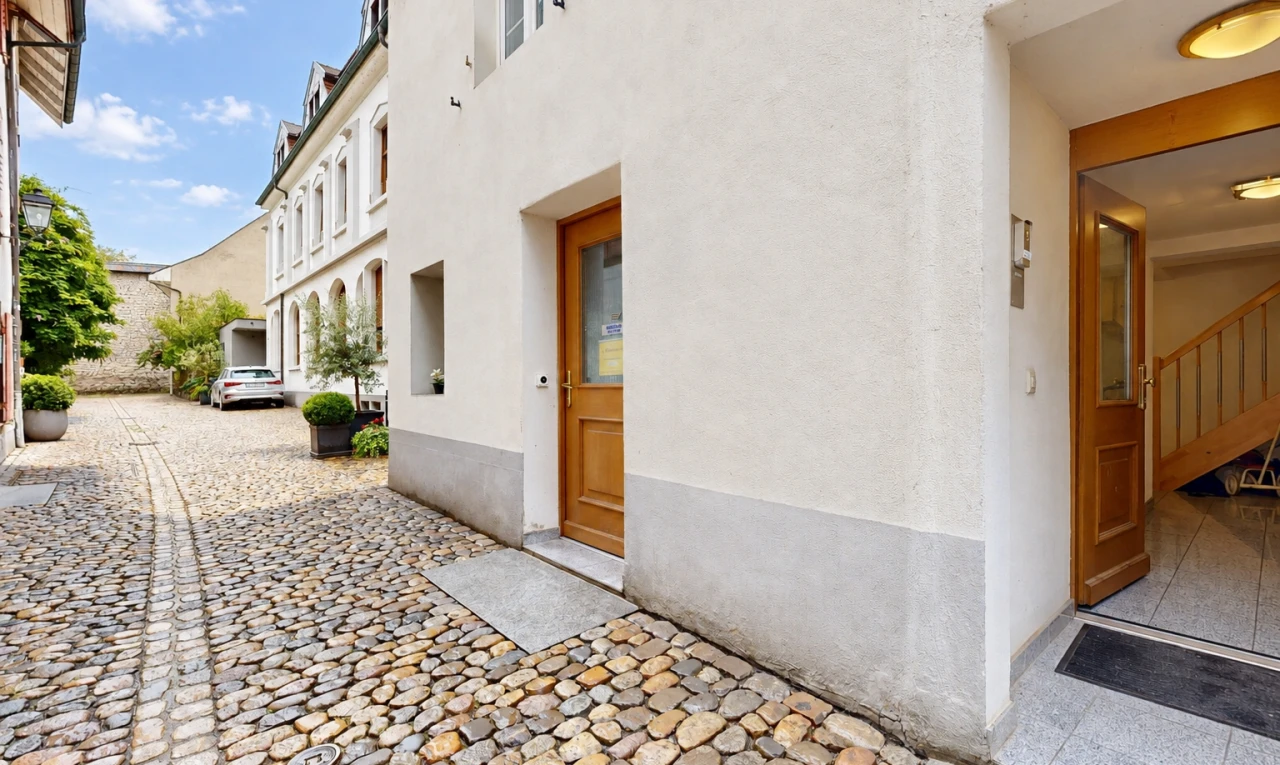 terrasse avec day time et escaliers