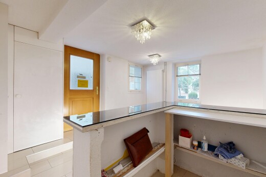 küche mit light floor, gipskartonwand, drywall, natürliches licht, und inside property