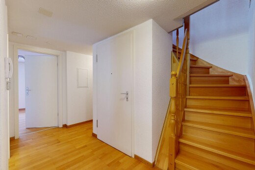 escaliers avec wood finish stairs, sol en finition bois, wood finish floor, escaliers, et inside property