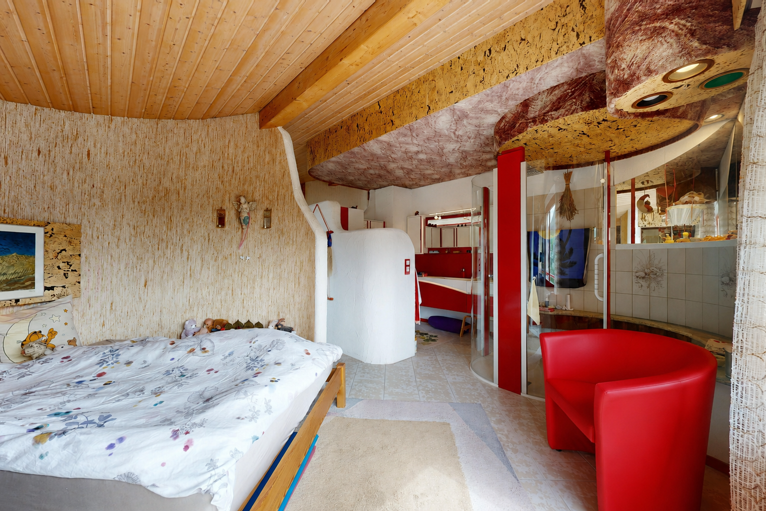 chambre avec inside property, plafond en bois, wood ceiling, deux placards, et light floor