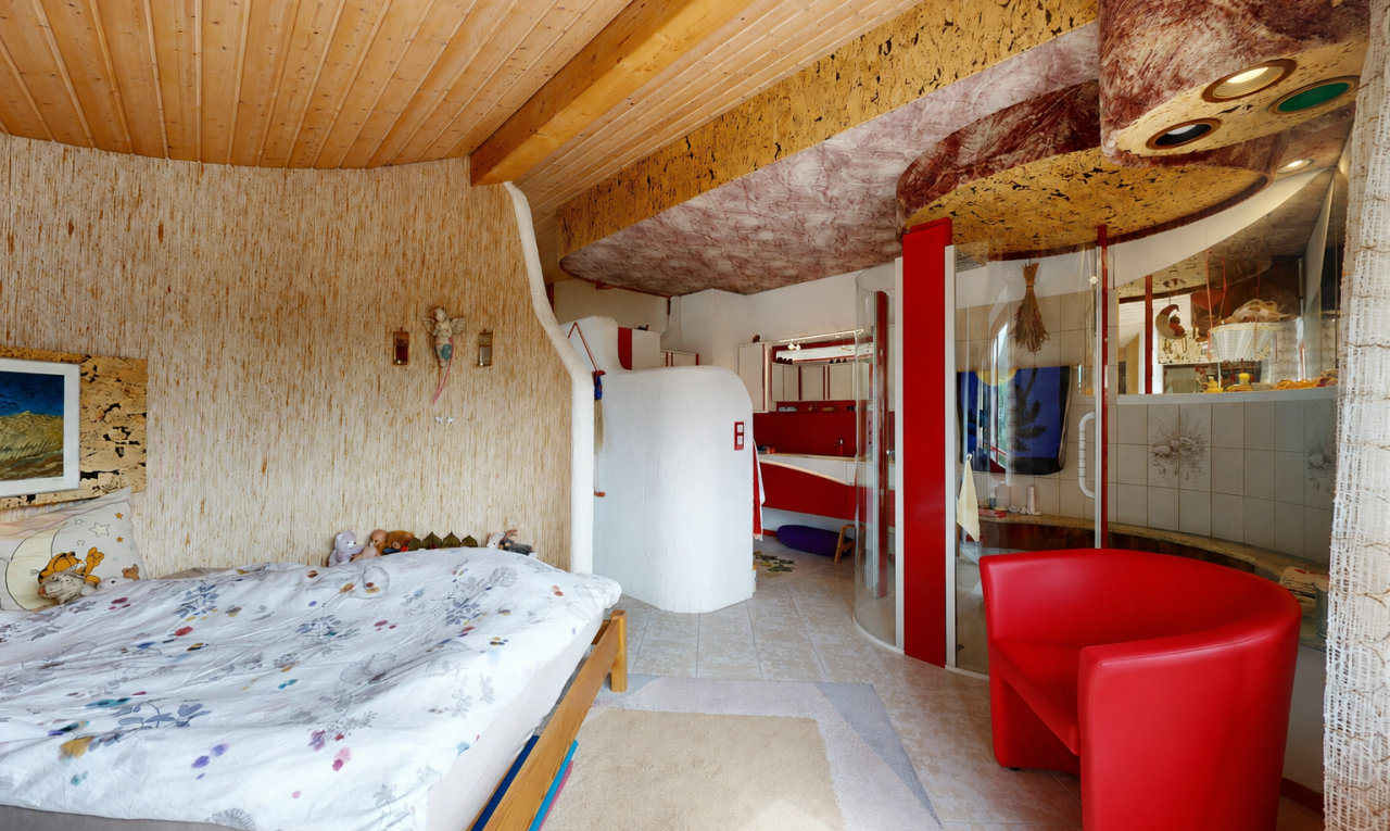 chambre avec inside property, plafond en bois, wood ceiling, deux placards, et light floor