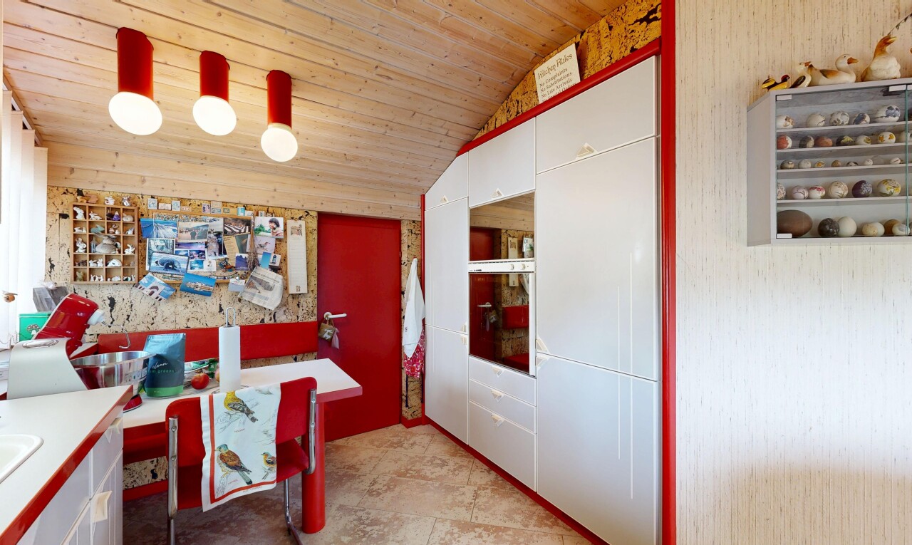 salle à manger avec inside property, plafond voûté, vaulted ceiling, light floor, et plafond en bois