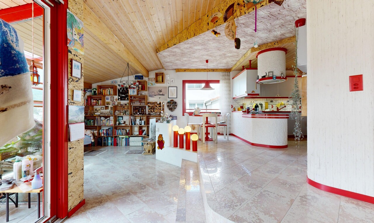 salle à manger avec inside community, plafond à poutres, beamed ceiling, plafond en bois, et wood ceiling