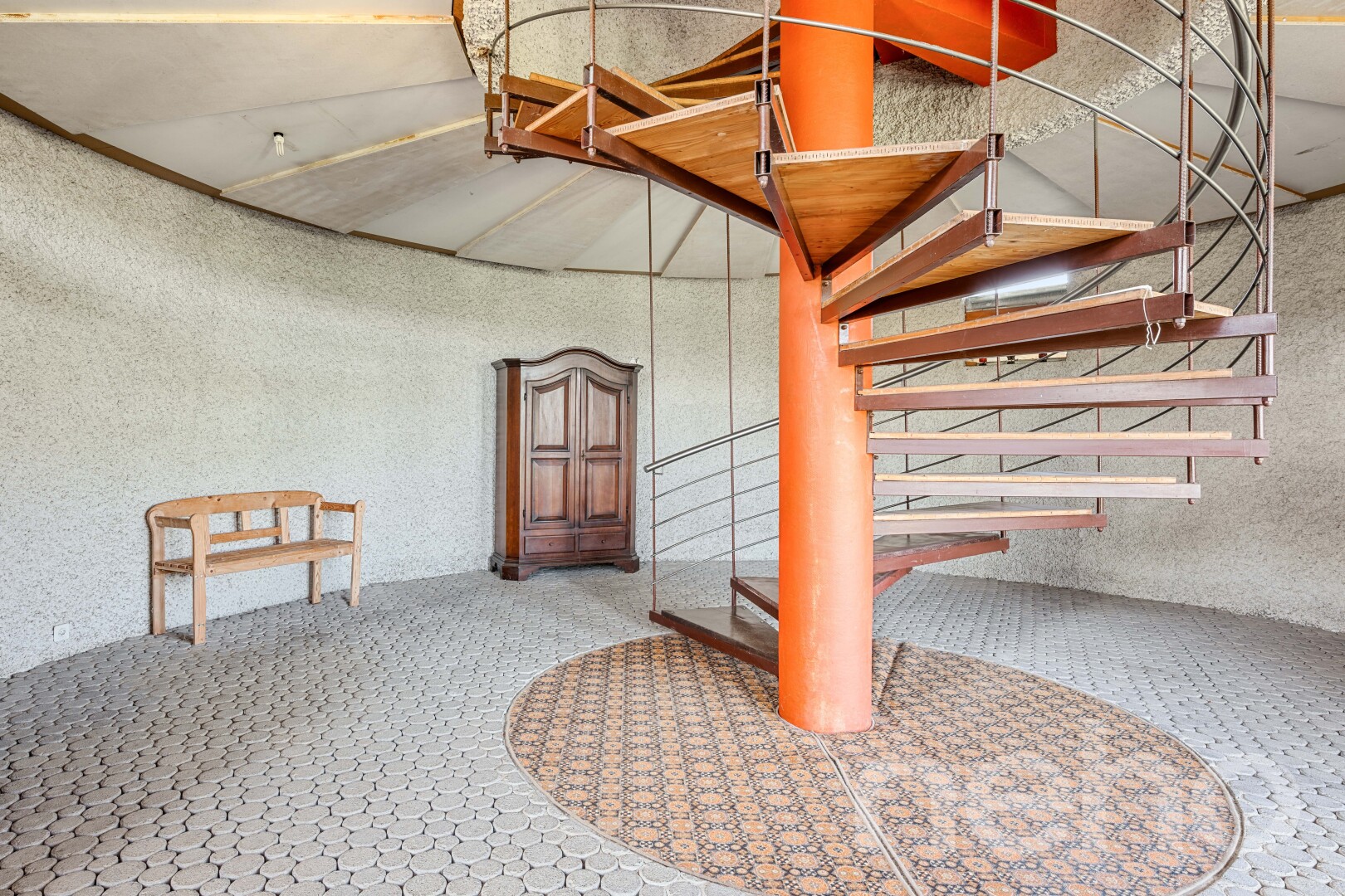 treppe mit inside property, teppich, und carpet